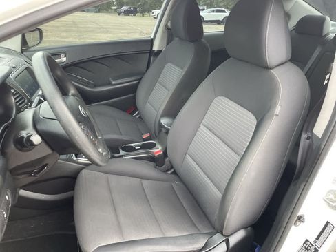 Used 2018 Kia Forte LX w/ LX Popular Package FWD image 12