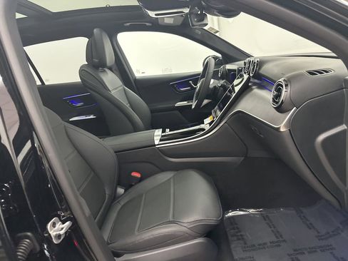 Used 2025 Mercedes-Benz GLC 300 4MATIC image 27
