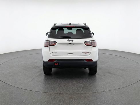 Used 2025 Jeep Compass Trailhawk AWD/4WD image 7