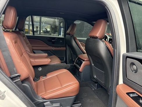 Used 2025 Lincoln Aviator Reserve w/ Jet Appearance Package image 12