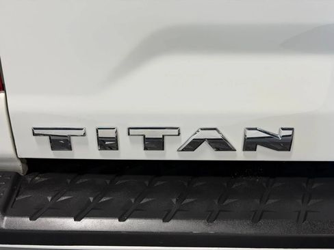 Used 2018 Nissan Titan S AWD/4WD image 12
