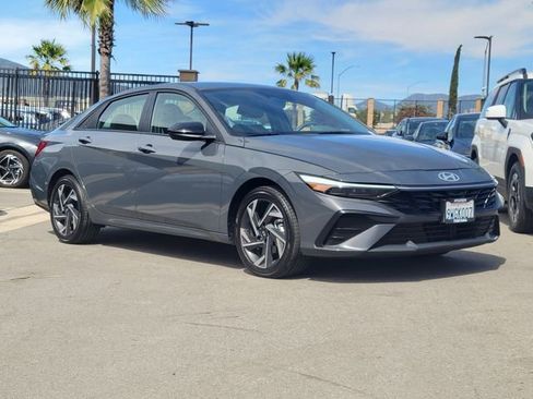 Certified 2025 Hyundai Elantra SEL image 30