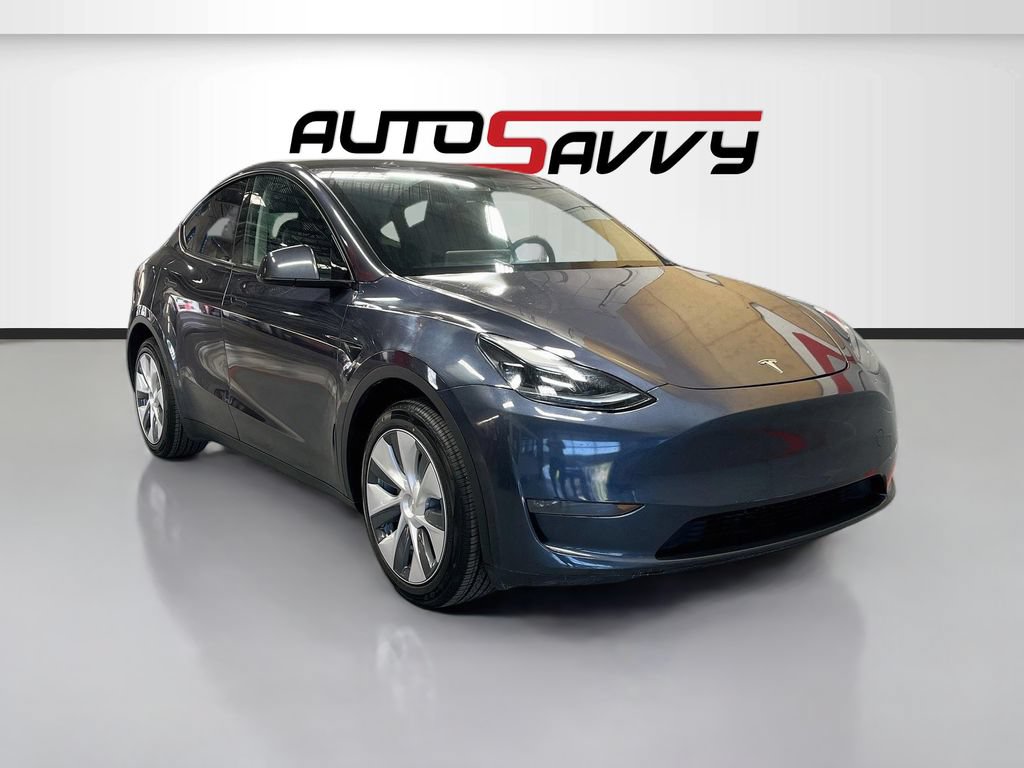 Used 2024 Tesla Model Y Long Range AWD/4WD image 1