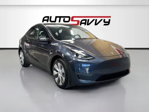 Used 2024 Tesla Model Y Long Range AWD/4WD image 1