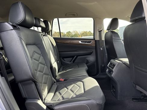 Used 2024 Volkswagen Atlas SE image 25