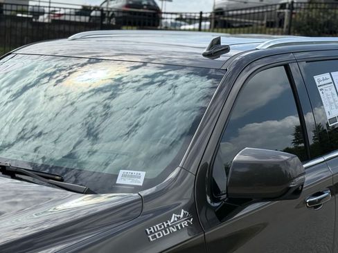 Used 2021 Chevrolet Tahoe High Country AWD/4WD image 11