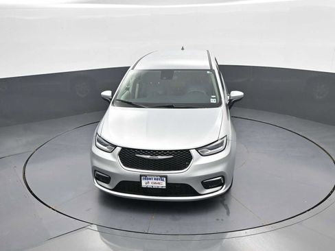 Used 2023 Chrysler Pacifica Touring-L FWD image 30