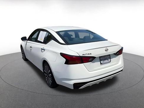Used 2025 Nissan Altima 2.5 SV FWD image 16