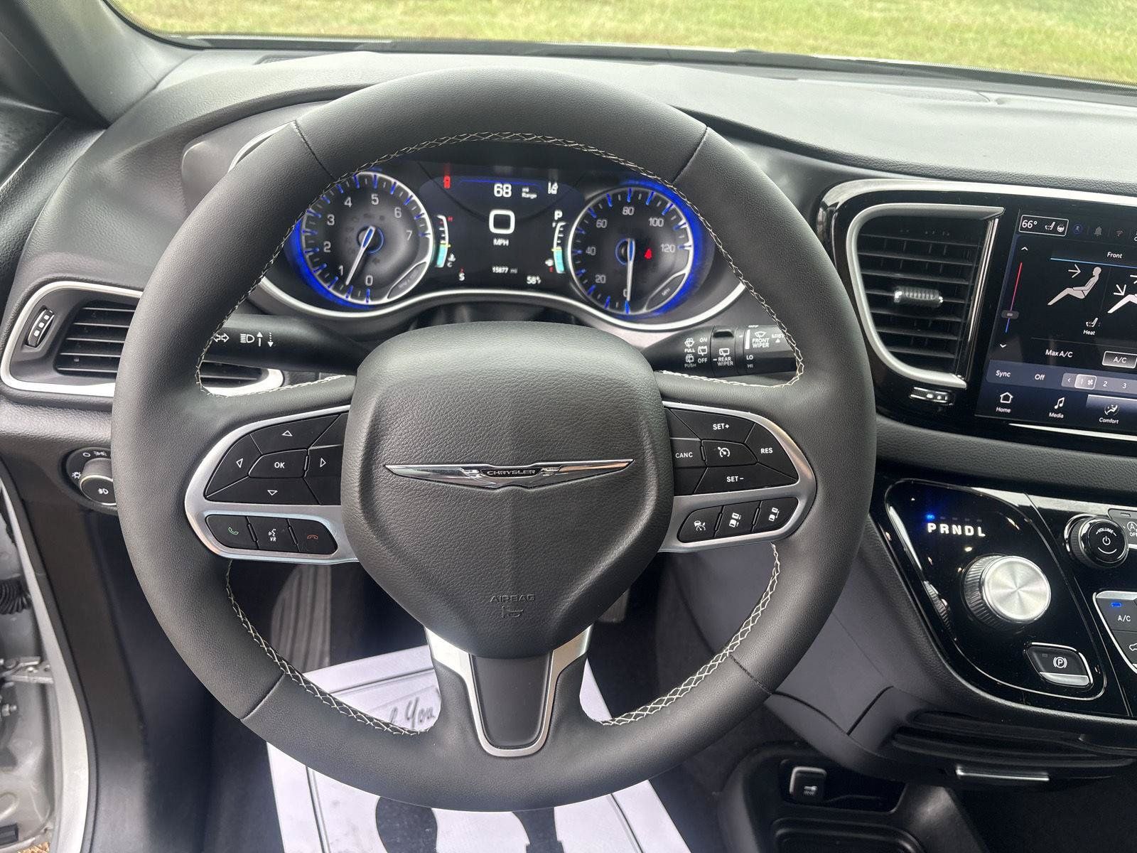 Used 2026 Chrysler Pacifica Select FWD image 18