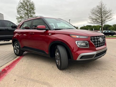 Used 2025 Hyundai Venue SEL image 4