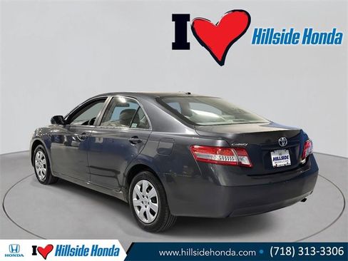 Used 2010 Toyota Camry LE image 4