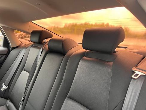 Used 2018 Honda Accord EX image 17