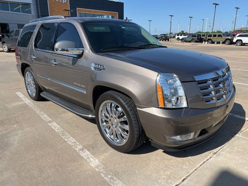 Used 2011 Cadillac Escalade 2WD image 1
