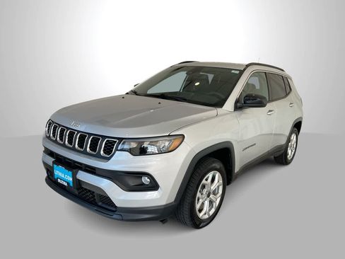 Used 2025 Jeep Compass Latitude AWD/4WD image 1