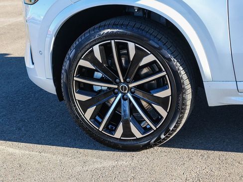 Used 2026 Volvo XC90 B5 Plus w/ Protection Package AWD/4WD image 9
