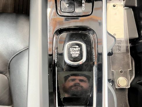 Used 2024 Volvo XC60 B5 Core image 13