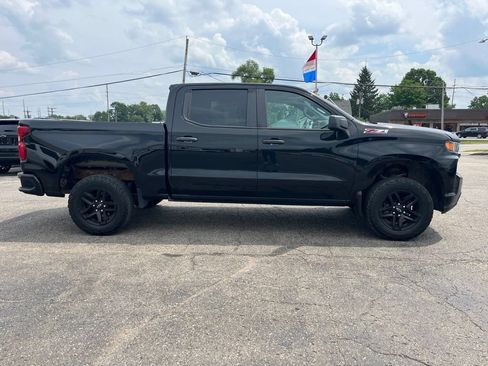 Used 2019 Chevrolet Silverado 1500 Custom Trail Boss w/ Custom Convenience Package AWD/4WD image 2