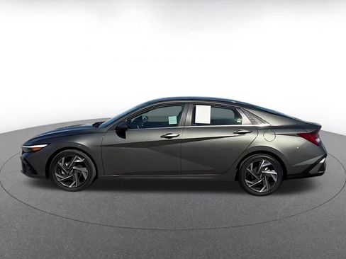 Used 2025 Hyundai Elantra SEL image 8