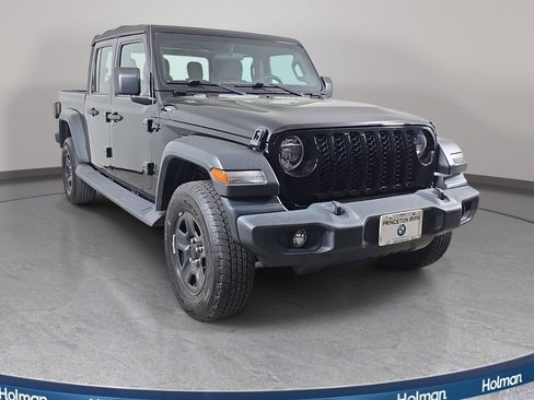 Used 2020 Jeep Gladiator Sport w/ Trailer Tow Package AWD/4WD image 4