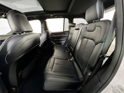 Used 2022 Jeep Grand Cherokee Overland image 23