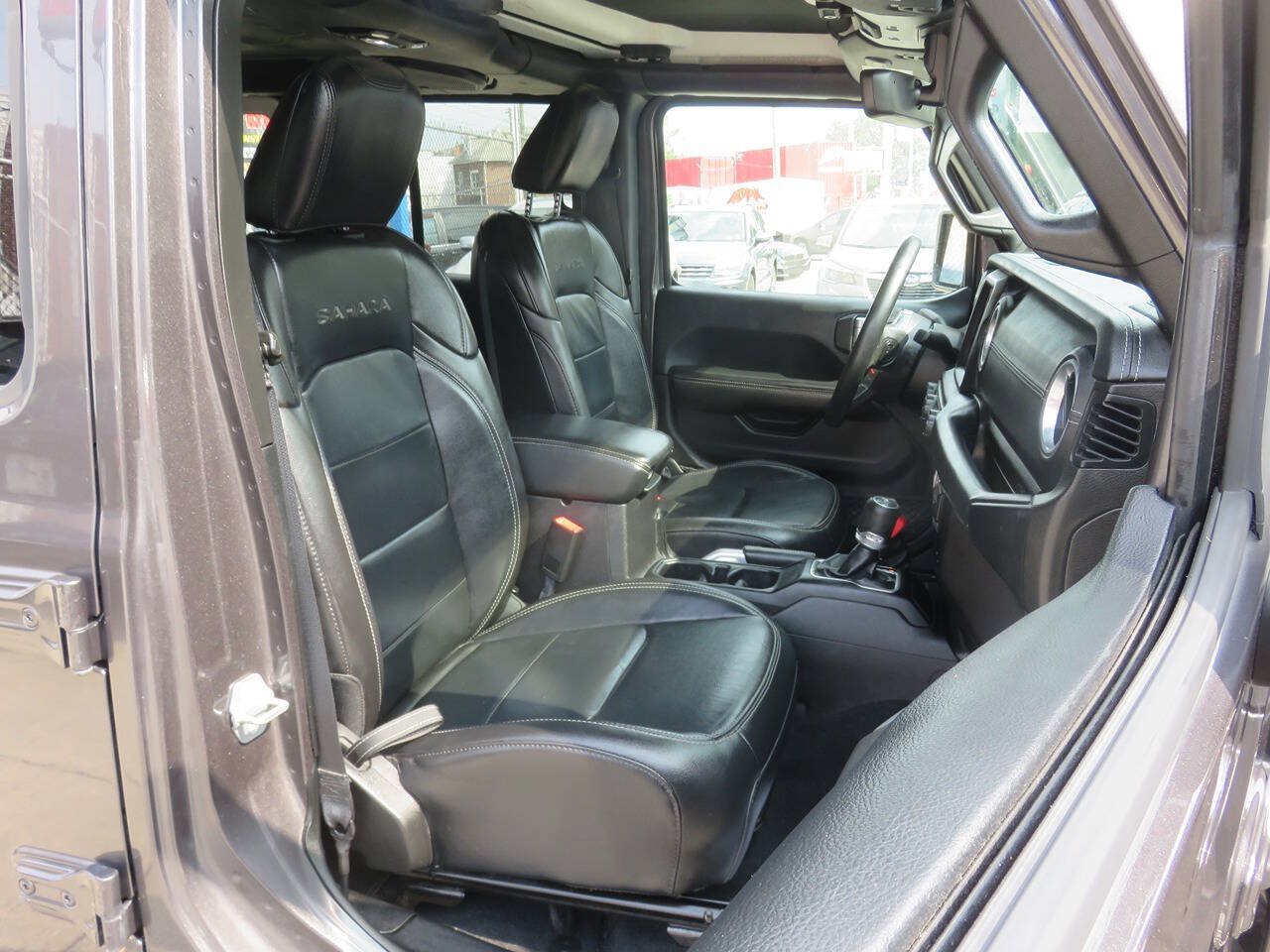 Used 2018 Jeep Wrangler Unlimited Sahara AWD/4WD image 11
