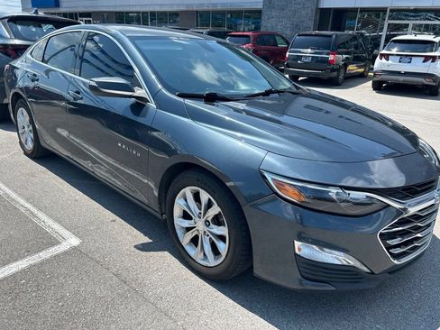 Used 2019 Chevrolet Malibu LT FWD image 2