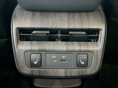 Used 2023 Nissan Ariya FWD image 28