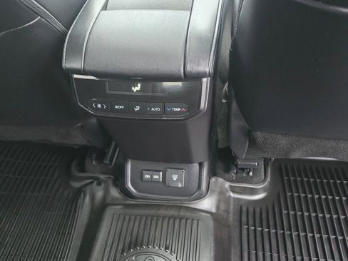 Used 2023 Toyota Highlander Limited AWD/4WD image 15