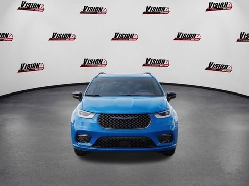 New 2026 Chrysler Pacifica Limited image 6