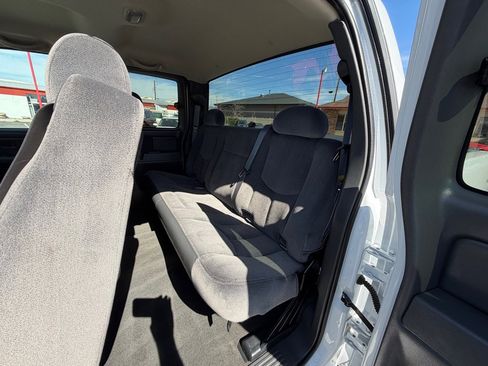 Used 2006 GMC Sierra 1500 SLE w/ Light Duty Power Package image 9