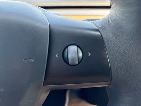 Used 2022 Tesla Model Y Performance image 12