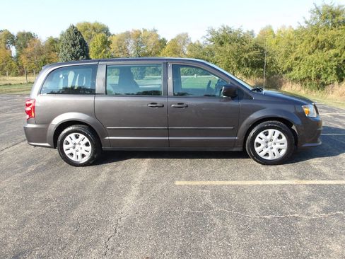 Used 2016 Dodge Grand Caravan American Value Package image 2