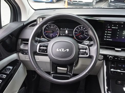 Used 2024 Kia Carnival EX FWD image 41