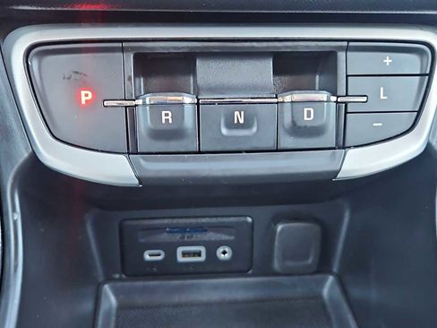 Used 2023 GMC Terrain SLT image 21