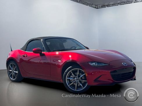 Used 2022 MAZDA MX-5 Miata Grand Touring RWD image 2