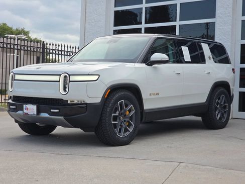 Used 2024 Rivian R1S Adventure AWD/4WD image 10