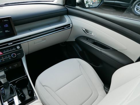 Certified 2025 Hyundai Tucson SE image 11