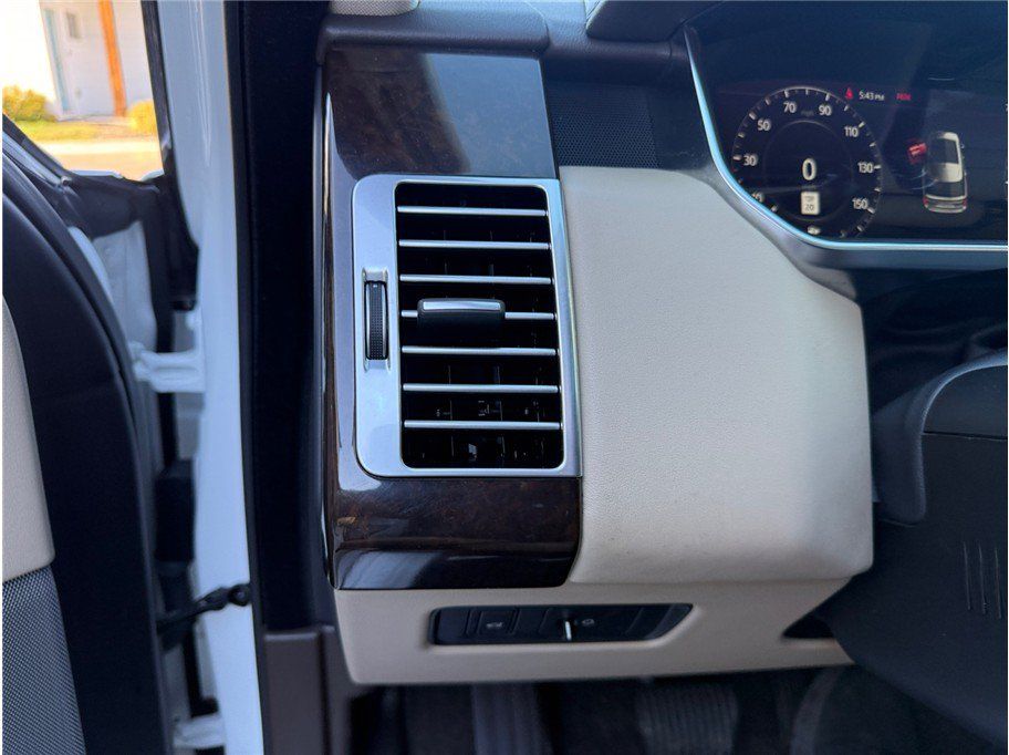 Used 2018 Land Rover Range Rover HSE AWD/4WD image 28