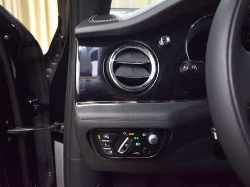 Certified 2023 Bentley Bentayga image 28