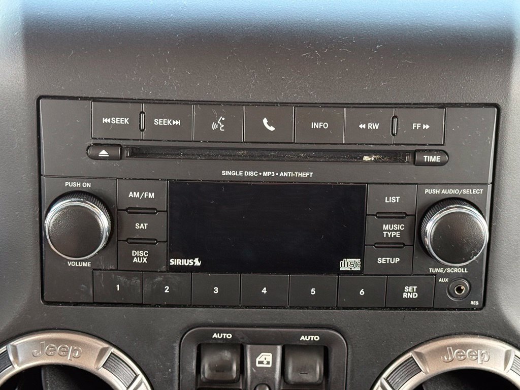 Used 2018 Jeep Wrangler Unlimited Sahara AWD/4WD image 18