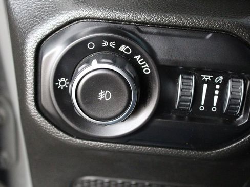 Used 2022 Jeep Wrangler Unlimited Sahara AWD/4WD image 24