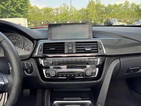 Used 2018 BMW M4 Convertible RWD image 35
