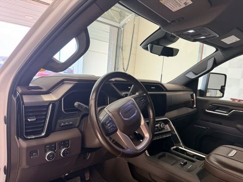 Used 2024 GMC Sierra 3500 Denali w/ Technology Package image 18