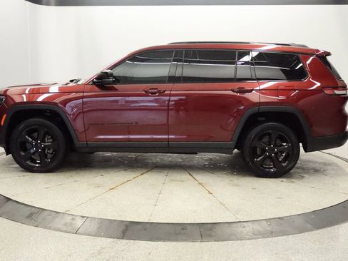 Used 2023 Jeep Grand Cherokee L Laredo AWD/4WD image 2