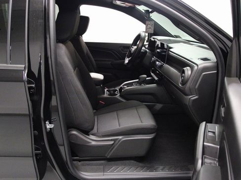 Used 2023 Chevrolet Colorado W/T image 22