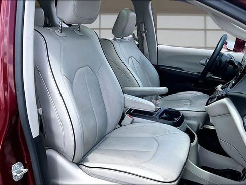 Used 2018 Chrysler Pacifica Limited FWD image 7