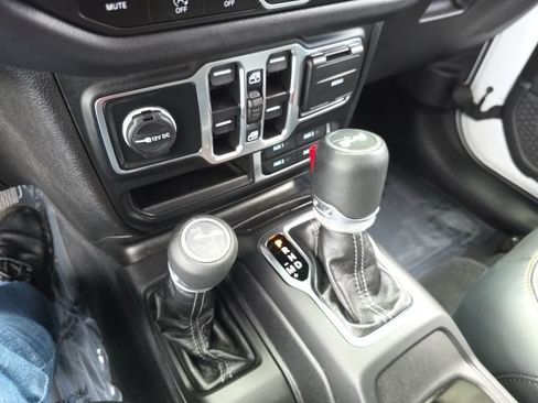 Used 2025 Jeep Wrangler Unlimited Sahara w/ Safety Group AWD/4WD image 27
