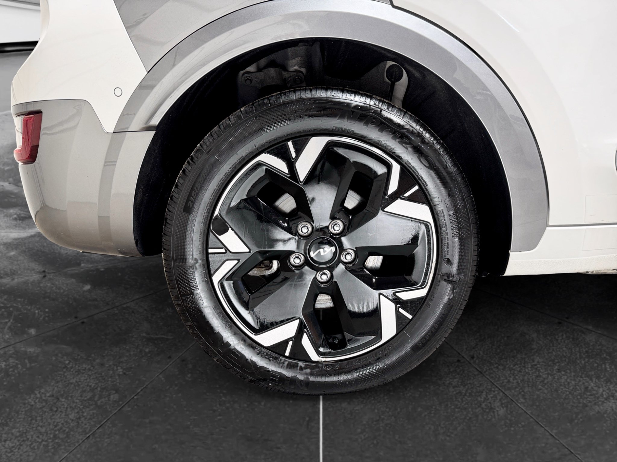 Used 2024 Kia Niro Wave w/ Wave Preserve Package FWD image 36