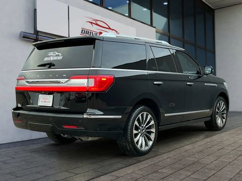 Used 2018 Lincoln Navigator Select w/ Technology Package image 3