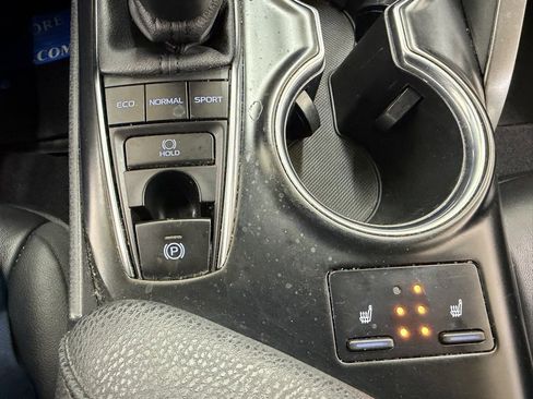 Used 2020 Toyota Camry XLE image 25